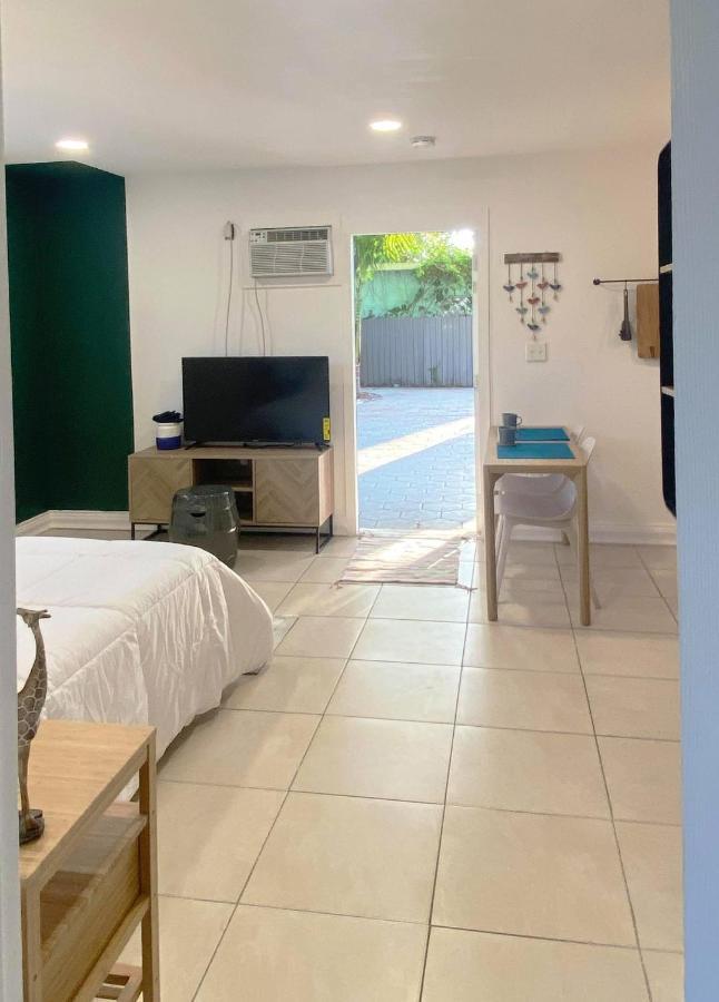 Private Suite W/ Full Backyard, Bbq, 5Min From Mia Miami Esterno foto