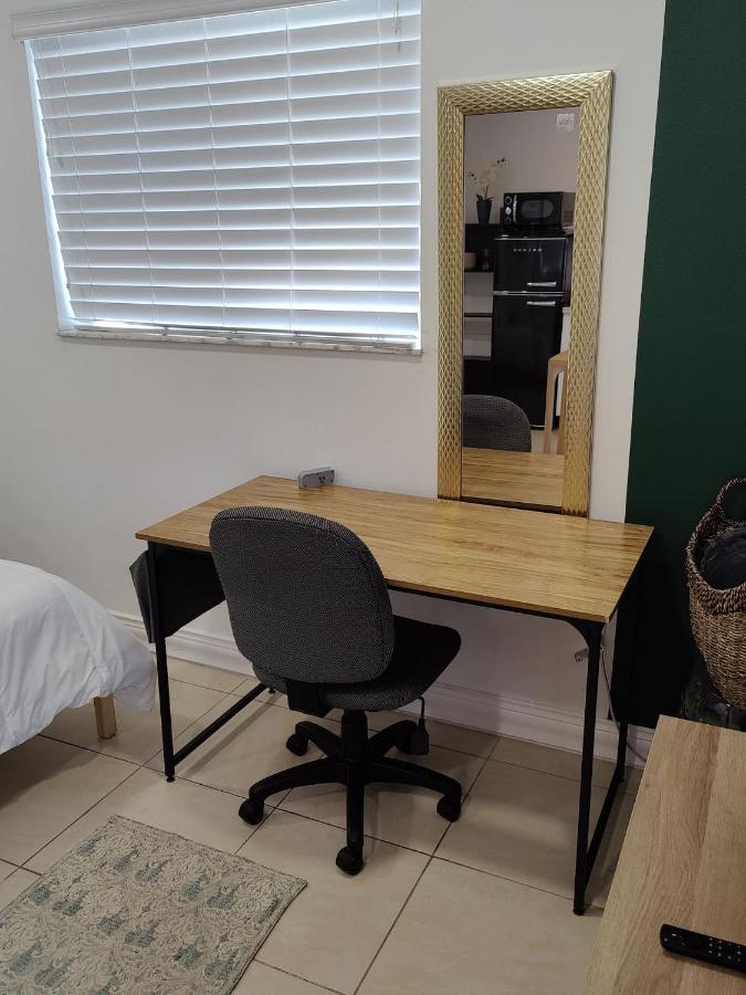 Private Suite W/ Full Backyard, Bbq, 5Min From Mia Miami Esterno foto