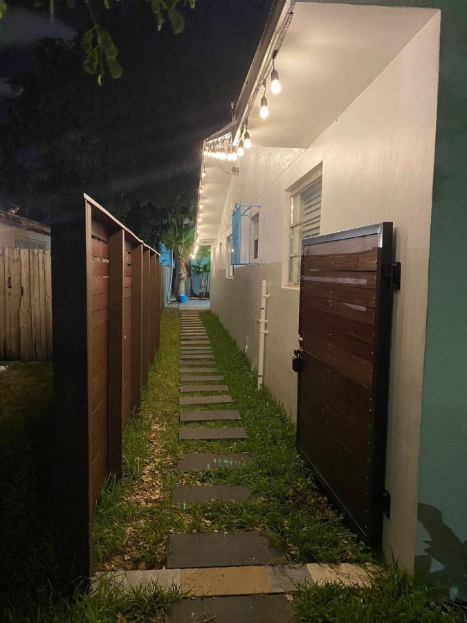 Private Suite W/ Full Backyard, Bbq, 5Min From Mia Miami Esterno foto